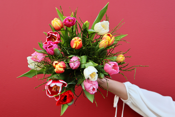 Send a flower bouquet with tulips